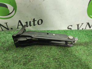 Домкрат (правая) VOLVO V70 OEM 8679369 BW 2008