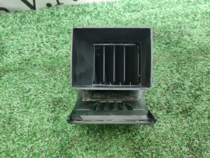 Дефлектор обдува салона правый HUMMER H3 OEM 25816720, 15797628 2007