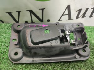 Ручка двери внутреннняя передняя правая HUMMER H3 OEM 15818938 2007