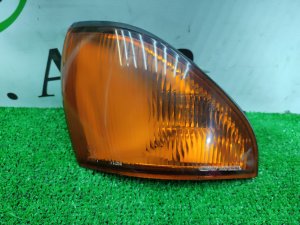 Указатель поворота передний левый (внутренний) MITSUBISHI DIAMANTE OEM MB617871 F12A 1994