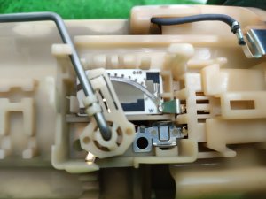 Насос топливный TOYOTA NOAH/VOXY OEM 2322128040 AZR60 2005