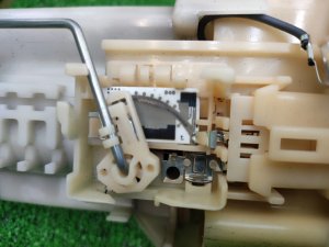 Насос топливный TOYOTA NOAH/VOXY OEM 2322128040 AZR60 2005