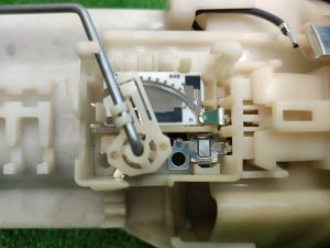 Насос топливный TOYOTA NOAH/VOXY OEM 2322128040 AZR60 2005