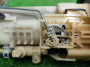 Насос топливный TOYOTA NOAH/VOXY OEM 2322128040 AZR60 2005