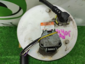 Насос топливный TOYOTA ESTIMA OEM 2330021010 MCR40 2004