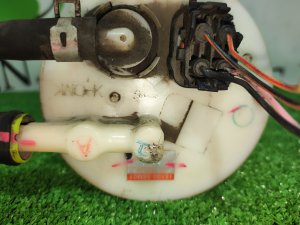 Насос топливный SUZUKI EVERY OEM 1510056M01 DA64V 2010