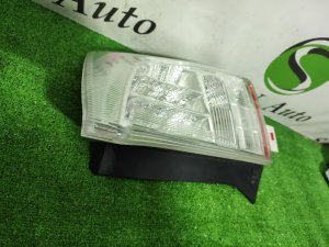 Стоп сигнал правый 47-37 TOYOTA PRIUS OEM 8155047122 ZVW30 2010