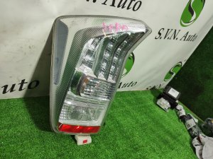 Стоп сигнал левый 47-37 TOYOTA PRIUS OEM 8156047122 ZVW30 2010