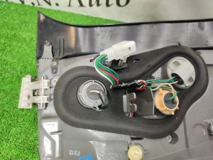 Стоп сигнал левый 47-37 TOYOTA PRIUS OEM 8156047122 ZVW30 2010