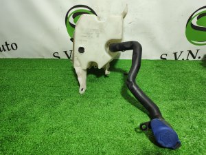 Бачок омывателя 30784233 VOLVO V70