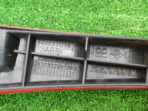 Решетка радиатора RENAULT KANGOO OEM 8200331208 KW0D 2011