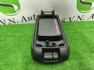 Подлокотник JEEP GRAND CHEROKEE WK2 2011