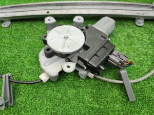 Стеклоподьемник передний правый MITSUBISHI AIRTREK OEM MR573878 CU2W 2004