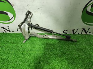 Петля капота левая VOLVO XC70 OEM 31385810, 30649516 УНИВЕСАЛ 2008