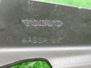 Петля капота левая VOLVO XC70 OEM 31385810, 30649516 УНИВЕСАЛ 2008