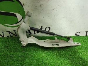 Петля капота правая 31385811, 30649516 VOLVO V70