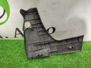 Планка под стоп-сигнал правая MAZDA PREMACY OEM C513508E1 CWEFW 2010