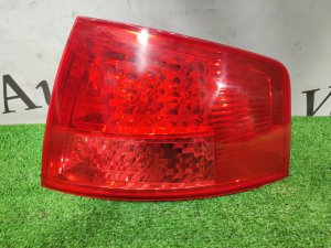 Стоп сигнал правый 4E0945096C AUDI A8