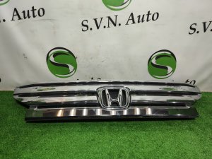 Решетка радиатора HONDA STEPWGN OEM 71121SZWJ01 RK5 2009-2015