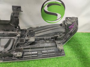 Решетка радиатора HONDA STEPWGN OEM 71121SZWJ01 RK5 2009-2015
