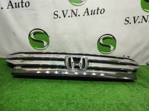 Решетка радиатора HONDA STEPWGN OEM 71121SZWJ01 RK5 2009-2015