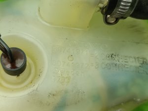 Расширительный бачок VOLVO V70 OEM 30741971, 30741972 2006