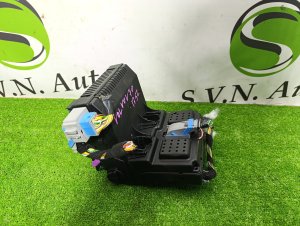 Блок предохранителей 30765646 VOLVO V70