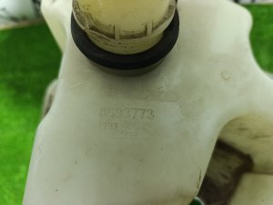 Бачок омывателя VOLVO V70 OEM 8693773 2006