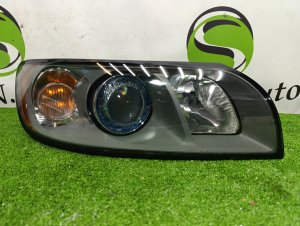 Фара правая VOLVO V50 OEM 30698659 2005