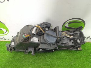 Фара правая VOLVO V70 OEM 30698854 2006