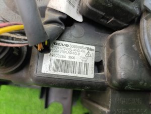 Фара правая VOLVO V70 OEM 30698854 2006