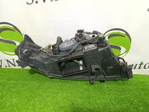 Фара левая VOLVO V70 OEM 30698850 2006