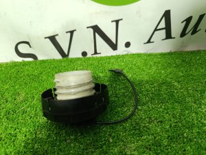 Крышка горловины бензобака MITSUBISHI PAJERO OEM MN106162 V88W 2011