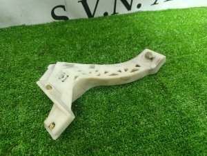 Кронштейн переднего бампера правый Color-22V MAZDA AXELA OEM BN8V500T1C BKEP 2006