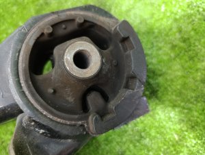 Подушка МКПП MAZDA ATENZA OEM GJ6G39070 GG3P 2005
