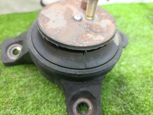 Подушка ДВС (левая) SUBARU LEGACY OEM 41022AG030 BPE 2004