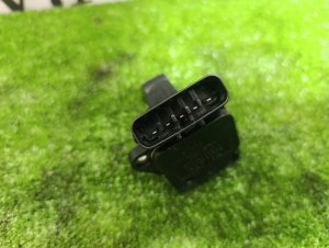 Датчик массового расхода воздуха TOYOTA MARK X OEM 2220415010 GRX120 2006