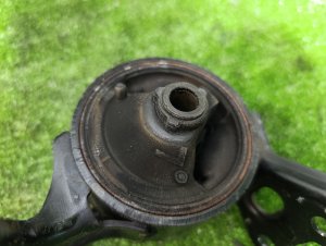 Подушка ДВС (левая) MITSUBISHI DELICA D:5 OEM MN101574 CV5W 2007
