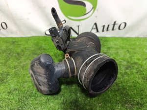 Патрубок воздушного фильтра TOYOTA NOAH/VOXY OEM 1788128240 AZR60 2005