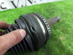Привод передний правый HONDA STEPWGN OEM 44010S47950 RF2 1999