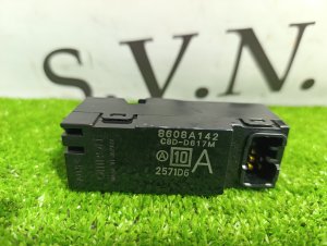 Кнопка стеклоподъемника MITSUBISHI PAJERO OEM 8608A142 V88W 2011