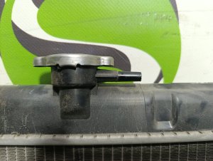 Радиатор охлаждения двигателя NISSAN SERENA OEM 214605V700 PC24 2002