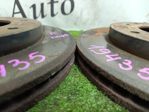 Диск тормозной передний (пара) MITSUBISHI PAJERO OEM 4615A061 V88W 2011