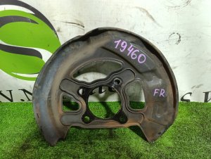 Щиток тормозного диска передний правый 4778130220 TOYOTA CROWN MAJESTA
