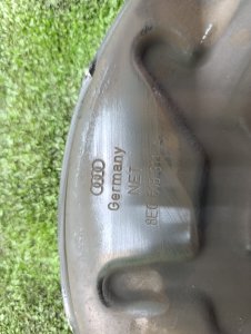 Щиток тормозного диска передний левый AUDI A4 OEM 8E0615311A 8EBWEF 2005