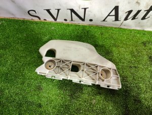 Кронштейн переднего бампера правый 5211528126 TOYOTA ESTIMA