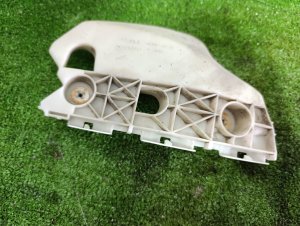 Кронштейн переднего бампера правый TOYOTA ESTIMA OEM 5211528126 AHR20 2006-2008